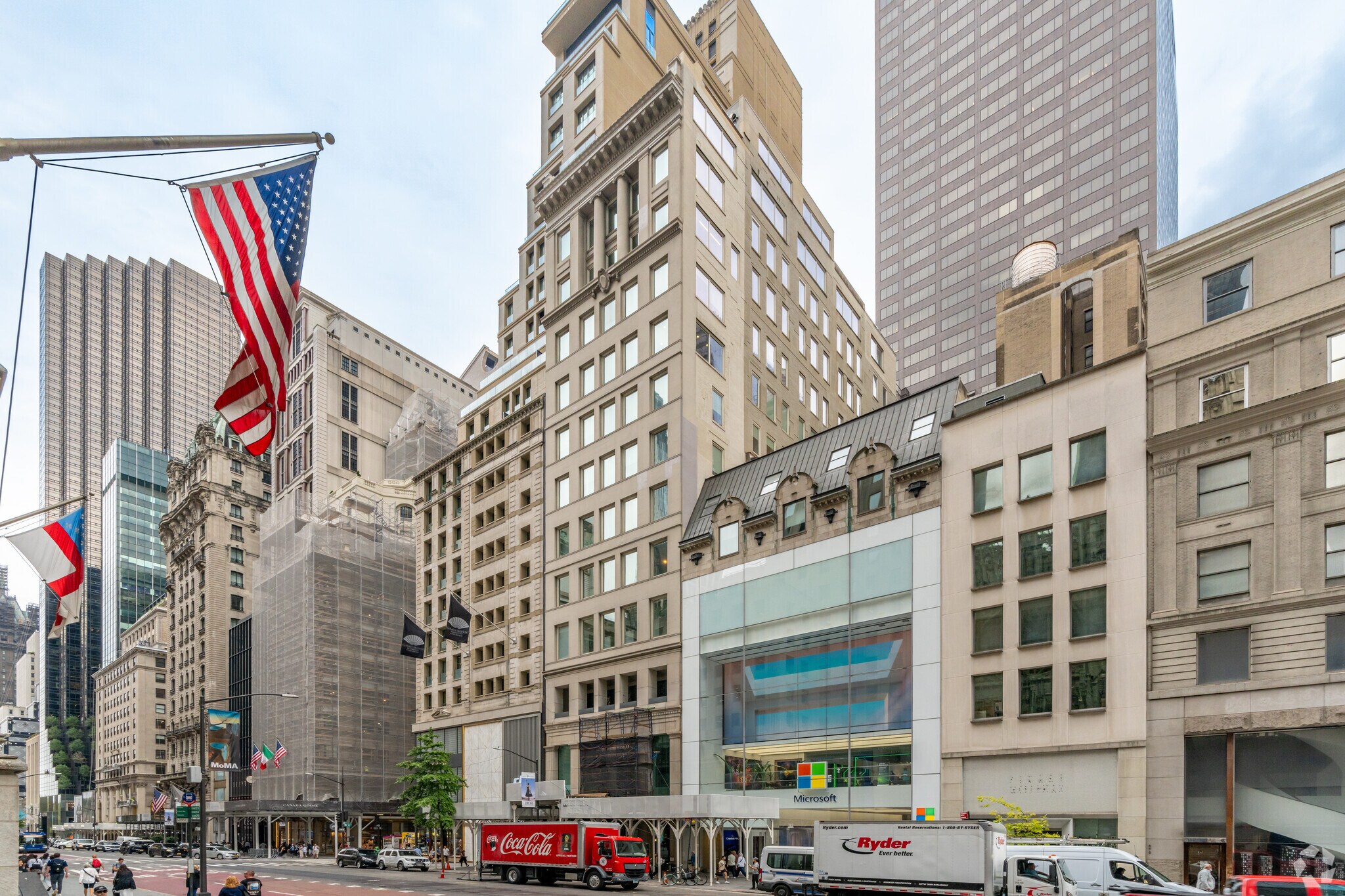 681 Fifth Ave, New York, NY à louer Photo principale– Image 1 sur 16