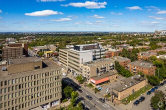 5843-5847 Ch De La Côte-Des-Neiges, Montréal, QC - VUE AÉRIENNE  vue de carte
