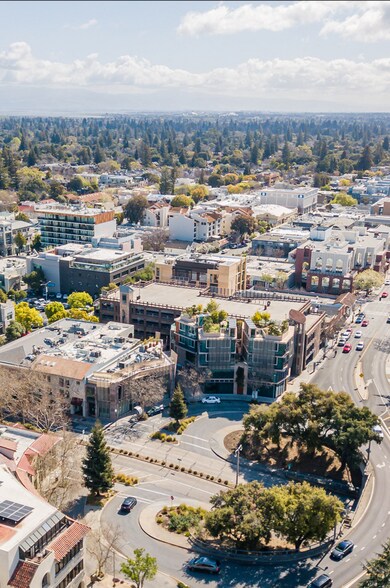 102 University Ave, Palo Alto, CA à louer - Photo de l’immeuble – Image 3 sur 5