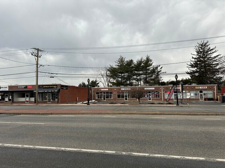 1858-1866 Deer Park Ave, Deer Park, NY à vendre - Photo de l’immeuble – Image 2 sur 8