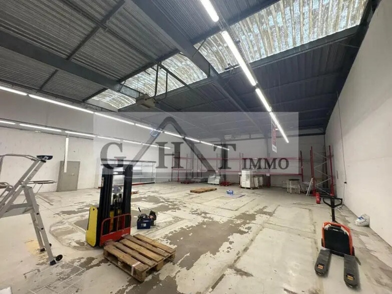 Industriel/Logistique dans Vaux-le-Pénil à vendre - Photo intérieure – Image 2 sur 8