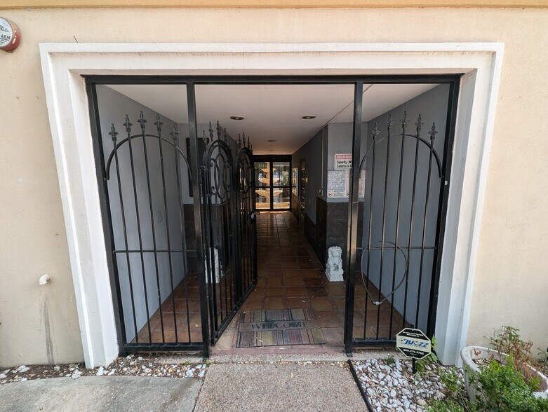 4005 Menchaca Rd, Austin, TX à vendre - Photo de l’immeuble – Image 2 sur 15