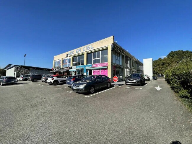 Plus de détails pour Local commercial à louer