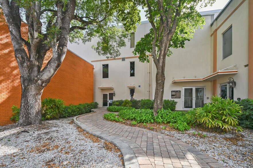2401 1st St, Fort Myers, FL à vendre - Photo de l’immeuble – Image 2 sur 6