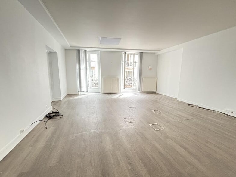 Bureau dans Paris à louer - Photo de l’immeuble – Image 1 sur 8