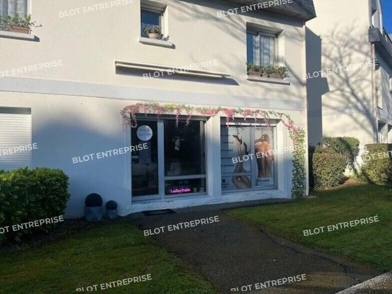 Local commercial dans Saint-Avé à louer - Photo principale – Image 1 sur 4