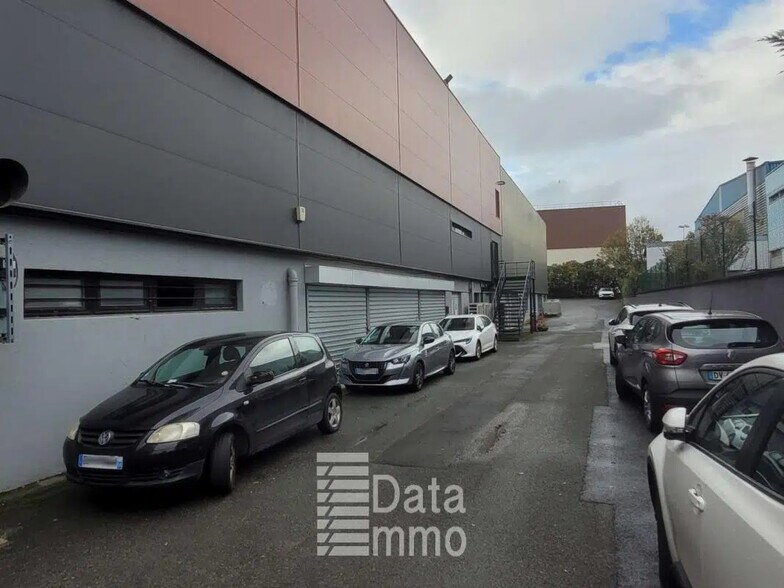 2 Avenue Des Petites Haies, Créteil à louer - Photo de l’immeuble – Image 2 sur 8