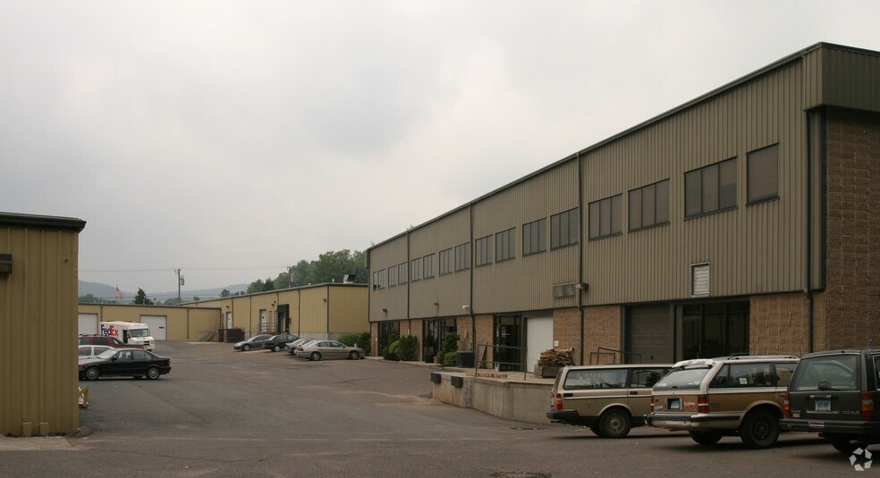 430-468 Smith St, Middletown, CT à louer - Photo de l’immeuble – Image 3 sur 8