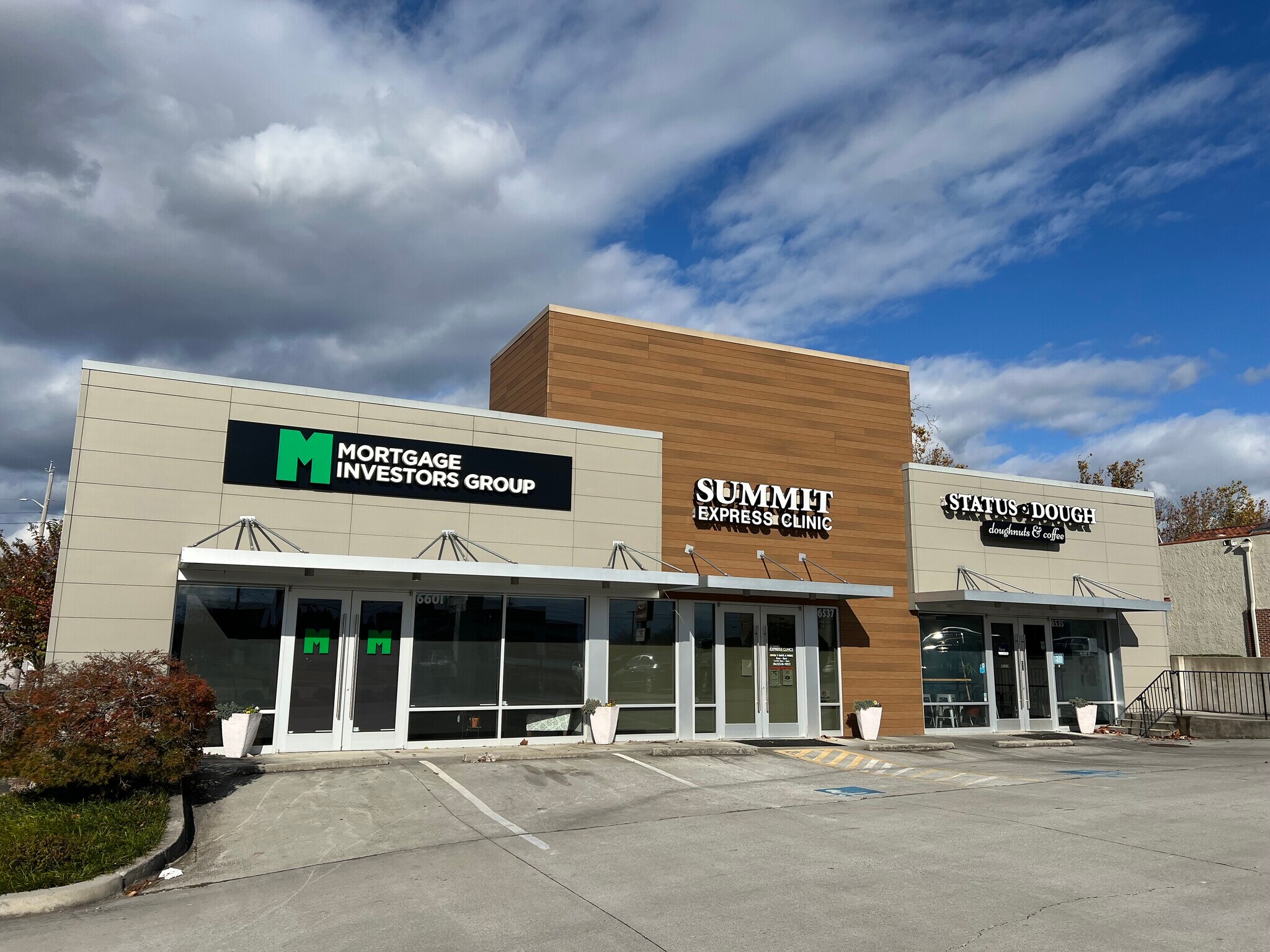 6601 Kingston Pike, Knoxville, TN à louer Photo de l’immeuble– Image 1 sur 16