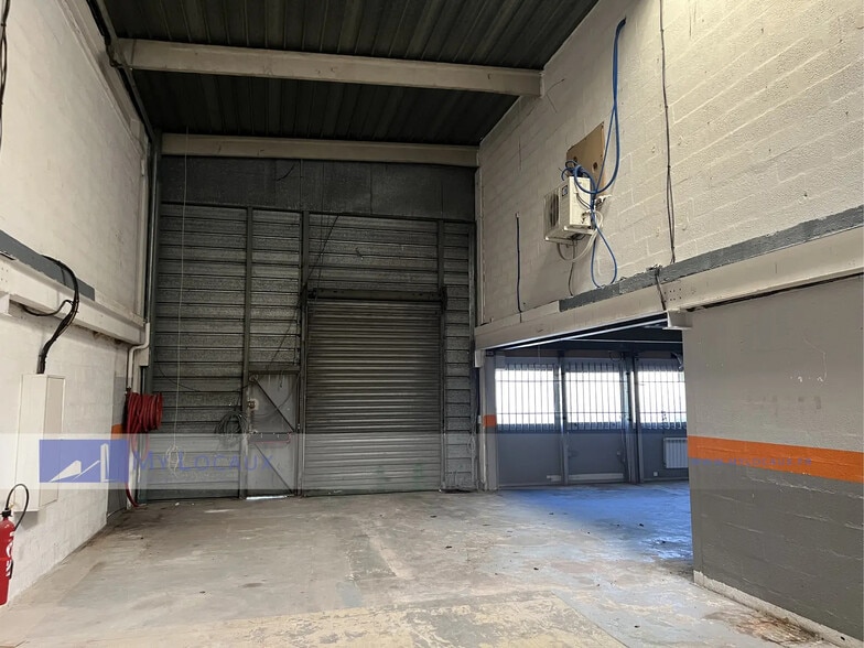 Industriel/Logistique dans Éragny à vendre - Photo intérieure – Image 2 sur 6