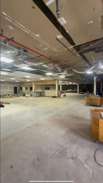 8202 45th Ave, Elmhurst, NY à louer - Photo de l’immeuble – Image 2 sur 8