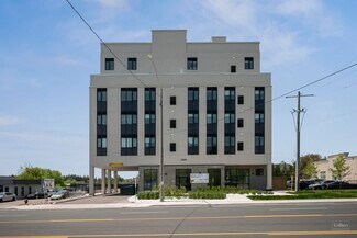 Plus de détails pour 13042 Yonge St, Richmond Hill, ON - Logement à vendre