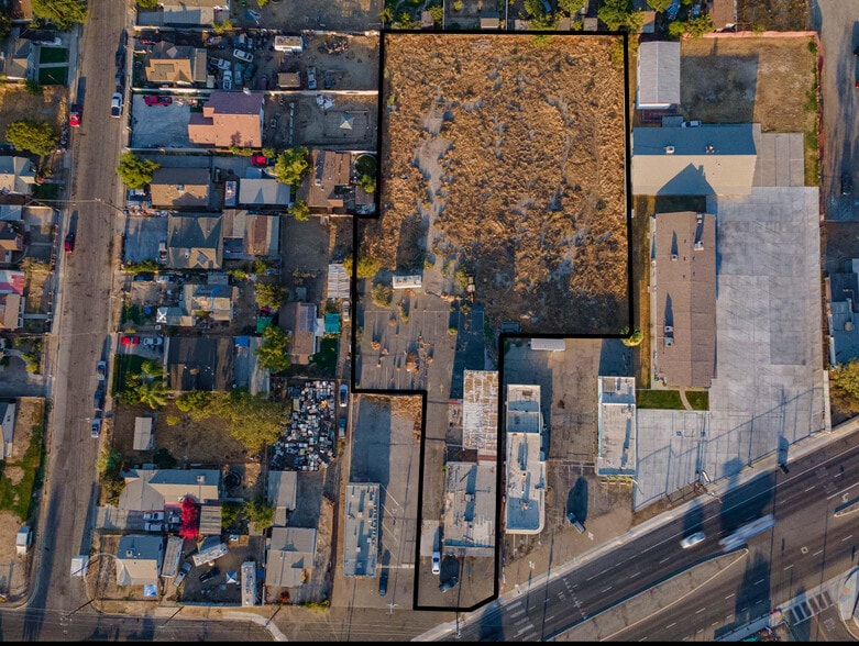 2222 S Chester Ave, Bakersfield, CA à vendre - Photo de l’immeuble – Image 2 sur 19