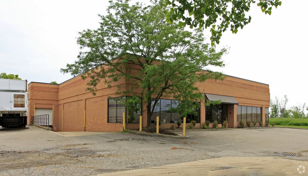 6864 Cochran Rd, Solon, OH à louer - Photo principale – Image 1 sur 1