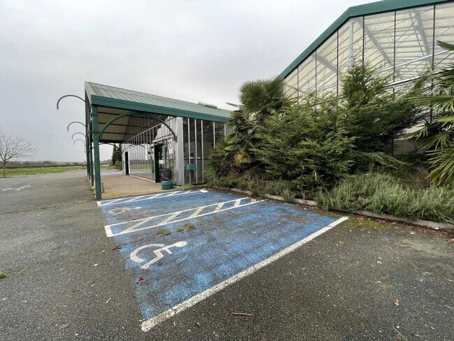 Plus de détails pour Local commercial à vendre