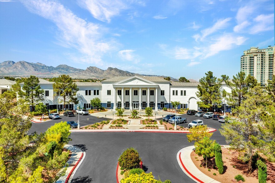 851 S Rampart Blvd, Las Vegas, NV à louer - Photo principale – Image 1 sur 17