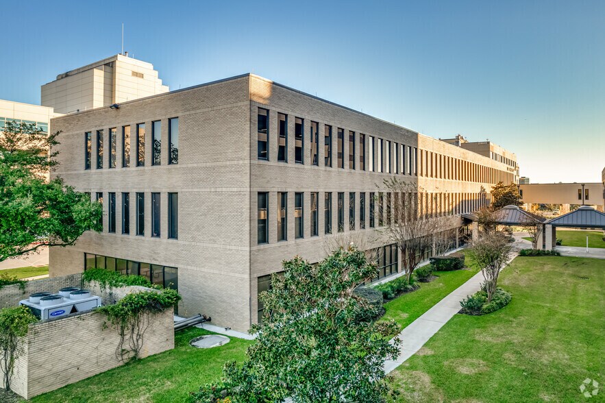 1740 W 27th St, Houston, TX à louer - Photo principale – Image 2 sur 7