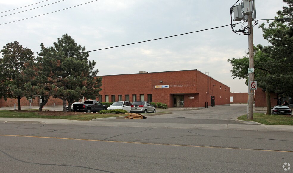 1840 Meyerside Dr, Mississauga, ON à louer - Photo principale – Image 1 sur 2