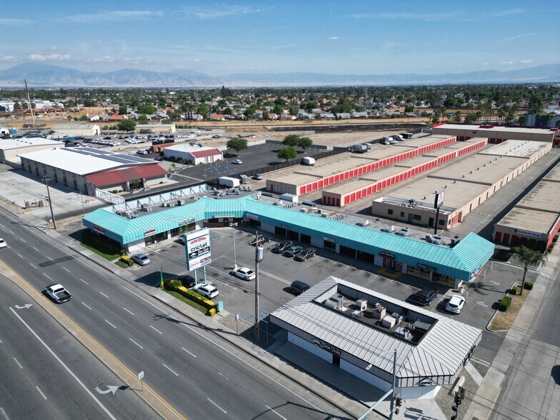 2401 White Ln, Bakersfield, CA à louer - Photo de l’immeuble – Image 2 sur 4