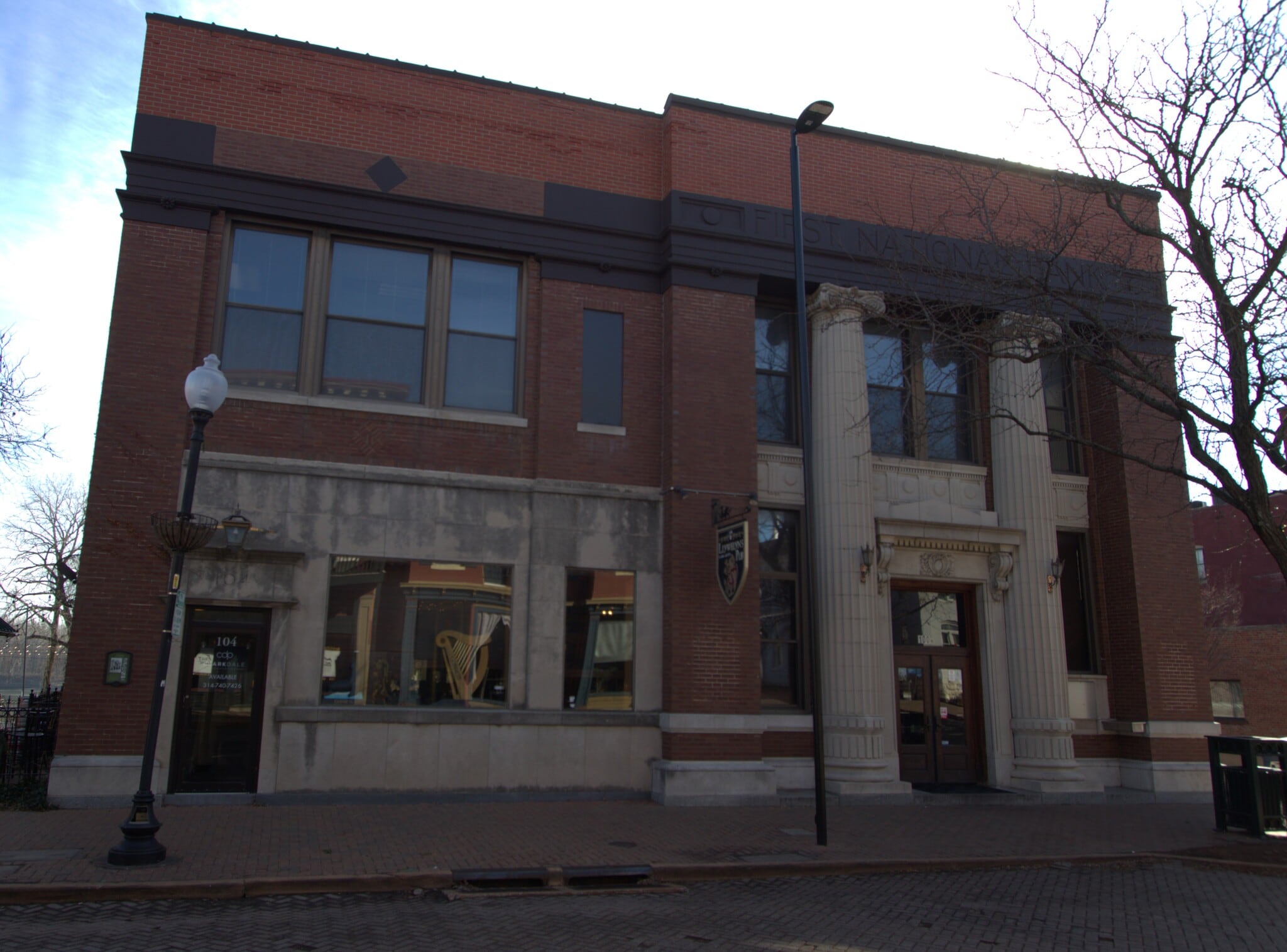 100-104 N Main St, Saint Charles, MO à louer Photo principale– Image 1 sur 23