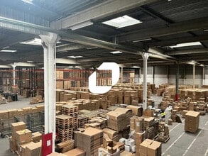 Industriel/Logistique dans Épône à louer Photo de l’immeuble– Image 2 sur 6