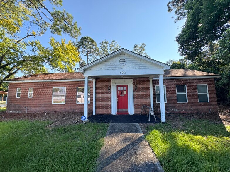 792 E Cherry St, Jesup, GA à vendre - Photo de l’immeuble – Image 3 sur 7