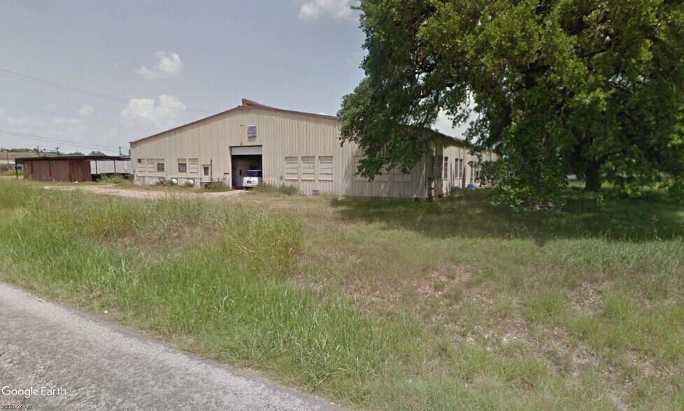 100 & 601 Hickey, Yoakum, TX à vendre - Photo principale – Image 1 sur 9