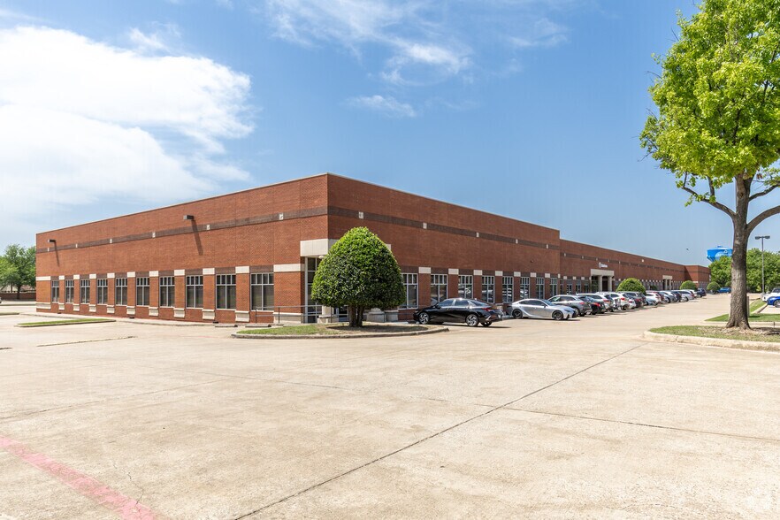 3000 Kellway Dr, Carrollton, TX à louer - Photo de l’immeuble – Image 3 sur 6