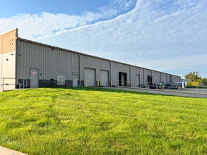 1300 Metro East Dr, Pleasant Hill, IA à louer Photo de l’immeuble– Image 2 sur 5