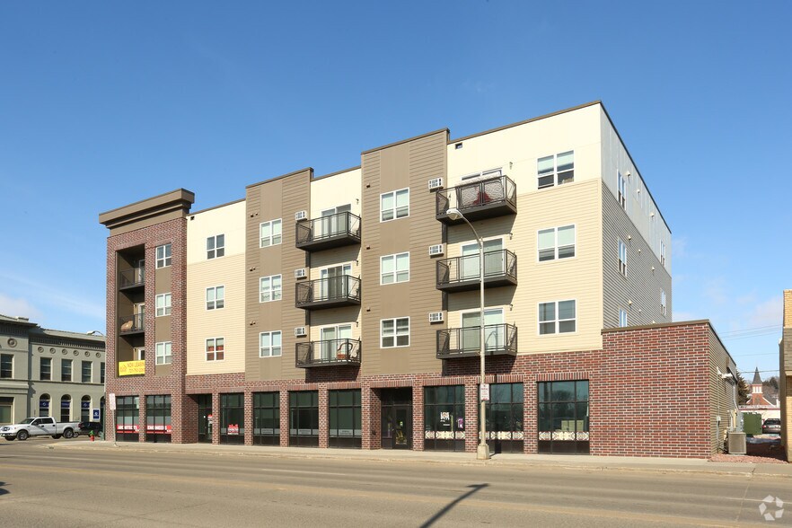 100 Collins Ave, Mandan, ND à louer - Photo de l’immeuble – Image 2 sur 5