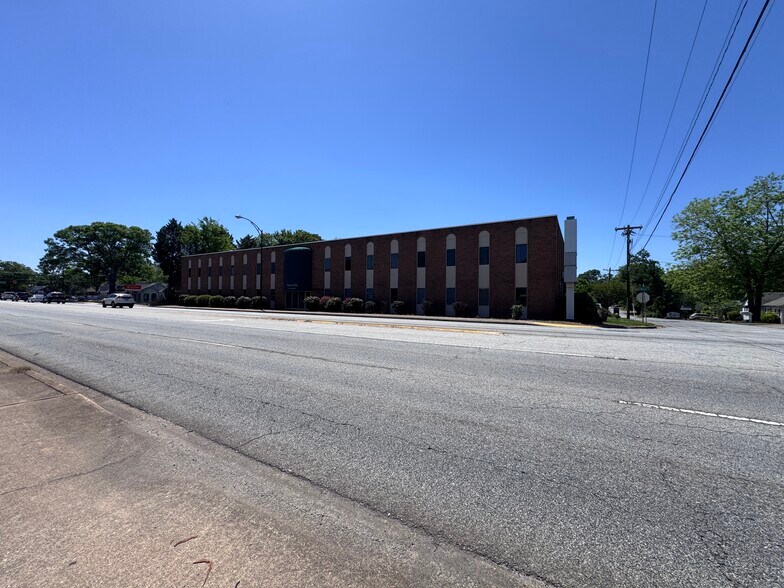 2315 N Main St, Anderson, SC à louer - Photo de l’immeuble – Image 3 sur 10