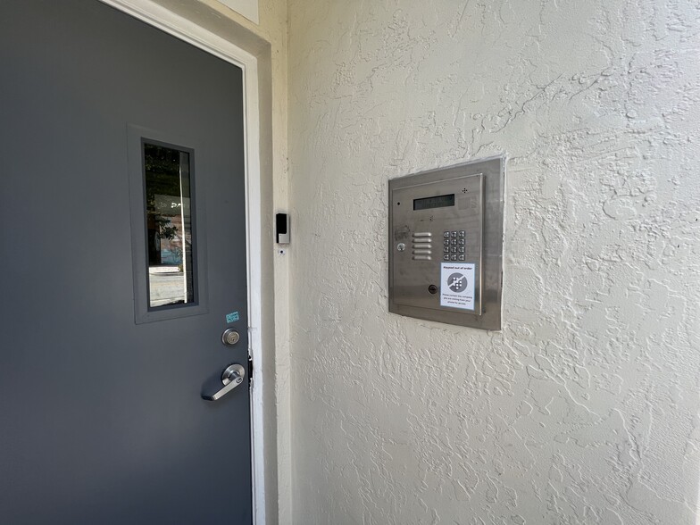 1918 Harrison St, Hollywood, FL à louer - Photo de l’immeuble – Image 2 sur 15