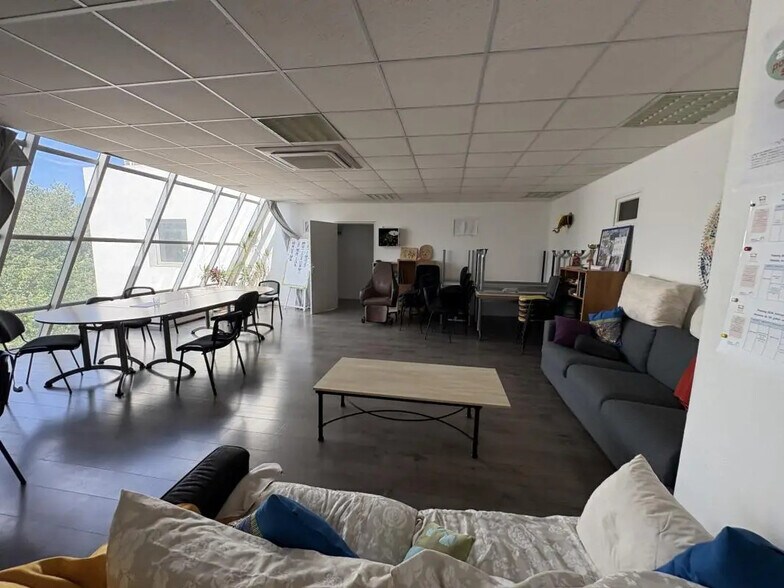 Local commercial dans Aubagne à louer - Photo de l’immeuble – Image 1 sur 10