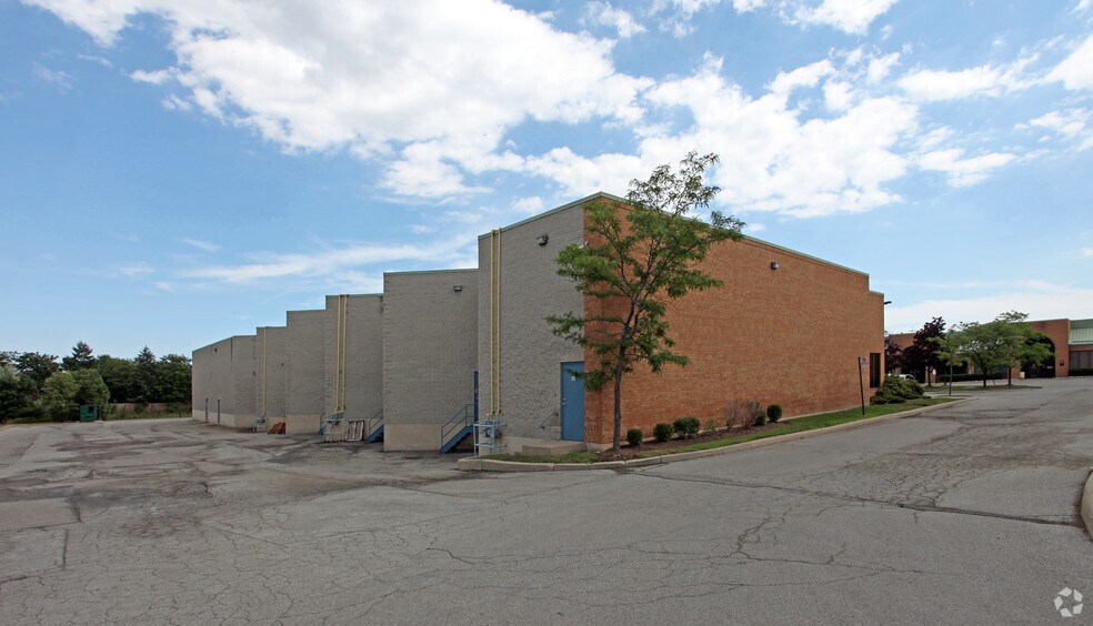 6635 Kitimat Rd, Mississauga, ON à vendre - Photo de l’immeuble – Image 2 sur 13