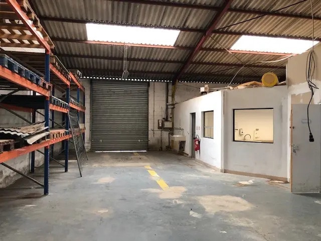 Local d’activités dans La Ville-aux-Dames à louer Photo intérieure– Image 1 sur 7