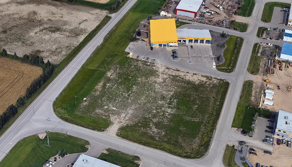 132 & 138 Clearmile Ave, Red Deer County, AB à vendre - Aérien – Image 3 sur 4