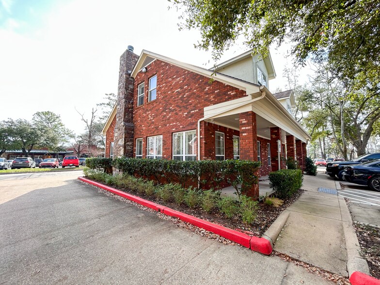 7 Grogans Park Dr, Spring, TX à vendre - Photo de l’immeuble – Image 2 sur 11