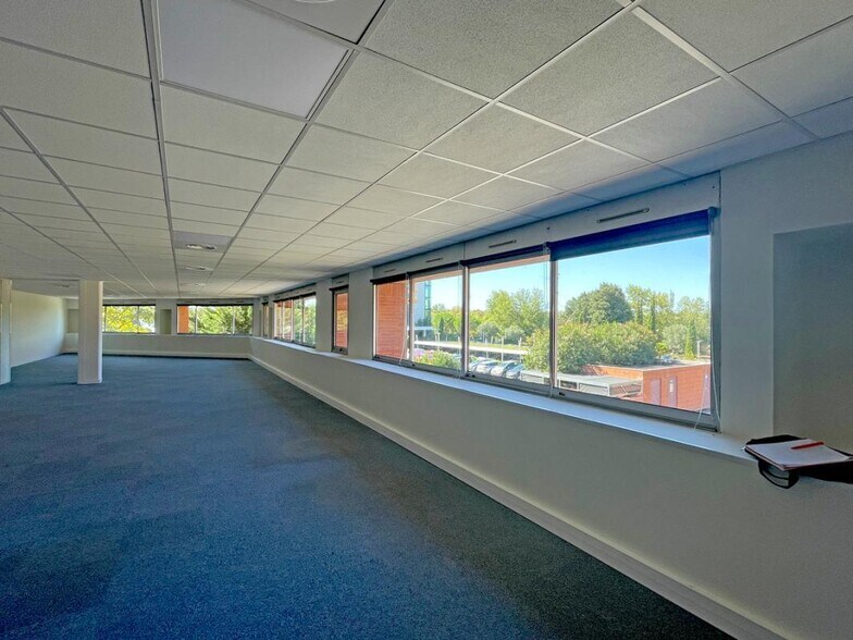 221 Rue Carmin, Labège à louer - Photo de l’immeuble – Image 2 sur 16