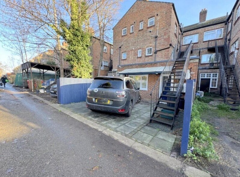 146 South Ealing Rd, Londres à vendre - Photo de l’immeuble – Image 2 sur 8