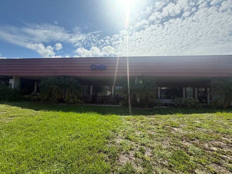 3755 Cape Haze Dr, Rotonda West, FL à louer - Photo de l’immeuble – Image 3 sur 4