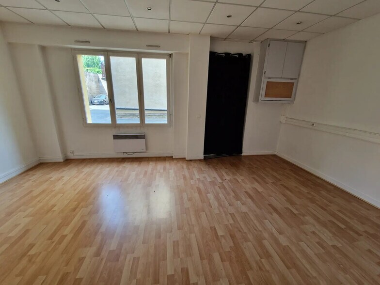 14 Place Des Epars, Chartres à louer - Photo de l’immeuble – Image 2 sur 10