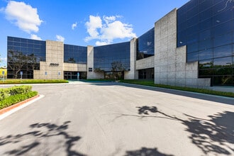 2500 Red Hill Ave, Santa Ana, CA à louer Photo intérieure– Image 1 sur 22