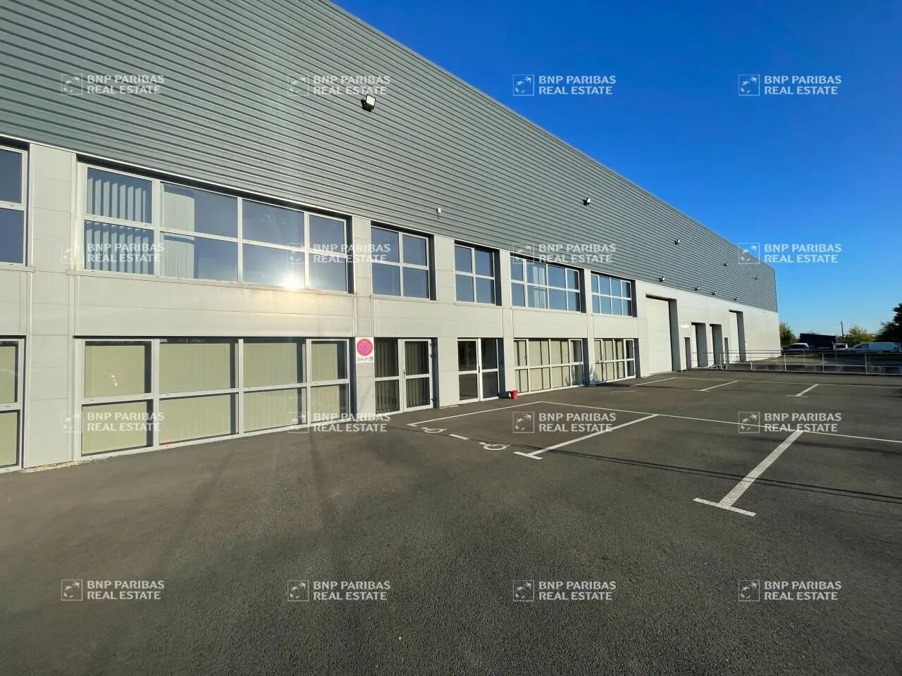 1 Allée Des Frères Montgolfier, Noyal-Châtillon-sur-Seiche à louer Photo de l’immeuble– Image 1 sur 19