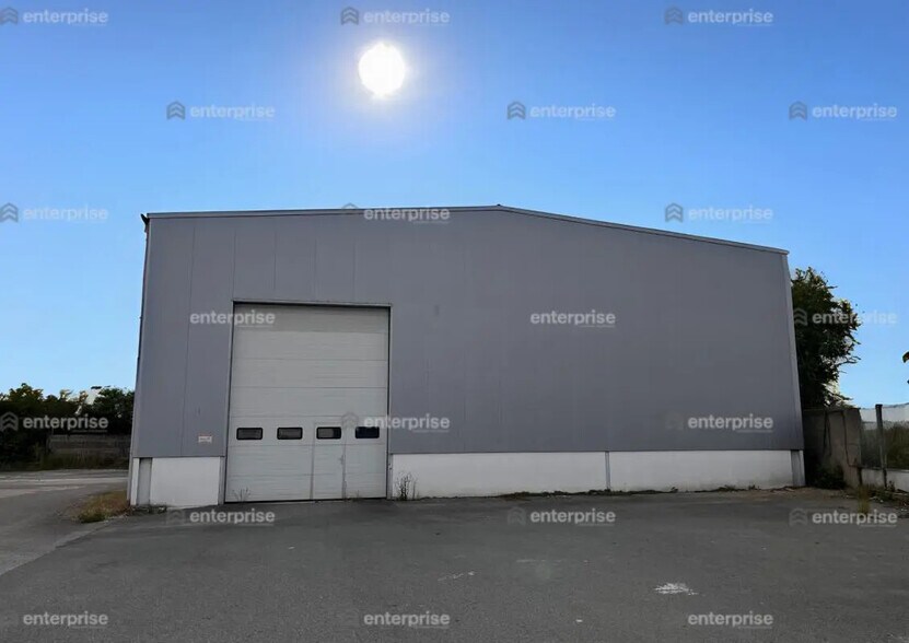 Local d’activités dans Rivery à louer - Photo de l’immeuble – Image 3 sur 5