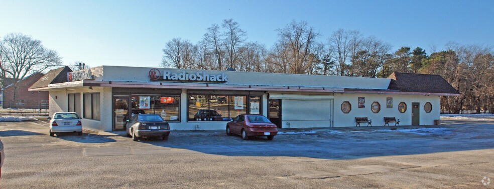 112 Wheeler Rd, Central Islip, NY à louer - Photo de l’immeuble – Image 3 sur 4