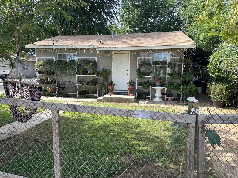 11720 Main Street, Lamont, CA à vendre - Photo de l’immeuble – Image 2 sur 6