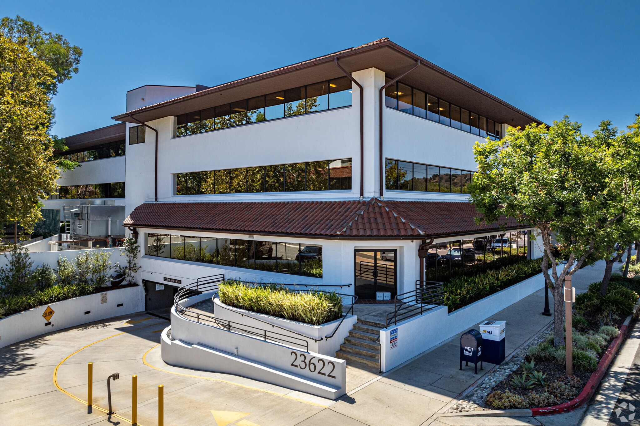 23622 Calabasas Rd, Calabasas, CA à louer Photo principale– Image 1 sur 5