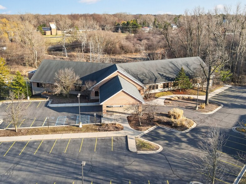 1575 Ramblewood Dr, East Lansing, MI à louer - Photo de l’immeuble – Image 2 sur 17
