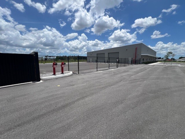 2954 Van Buren St, Fort Myers, FL à louer - Photo de l’immeuble – Image 3 sur 20