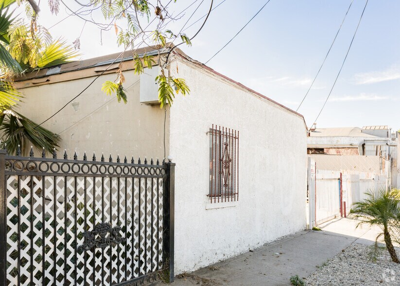 1222 E 78th St, Los Angeles, CA à vendre - Photo de l’immeuble – Image 2 sur 4